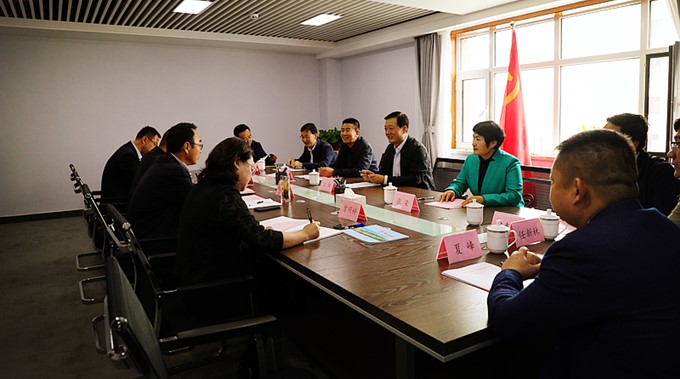 201910111570789524517069.jpg 崇信县县委书记王锦一行到访PA视讯_副本.jpg