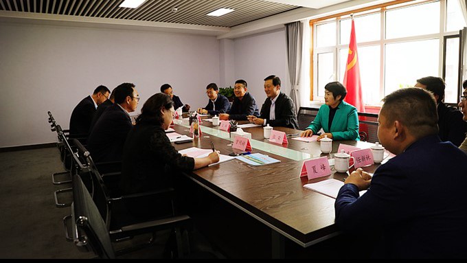 崇信县县委书记王锦一行到访PA视讯