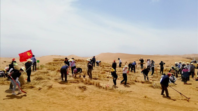 PA视讯联合多家单位在八步沙开展主题党日活动