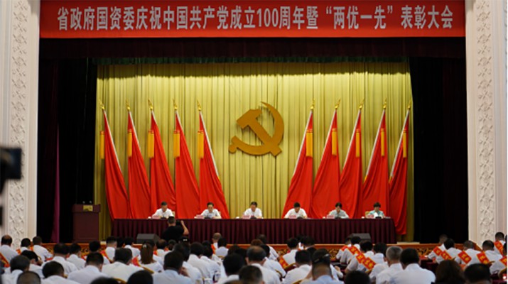 PA视讯两名同志分别荣获省政府国资委党委优秀共产党员、优秀党务工作者荣誉称号