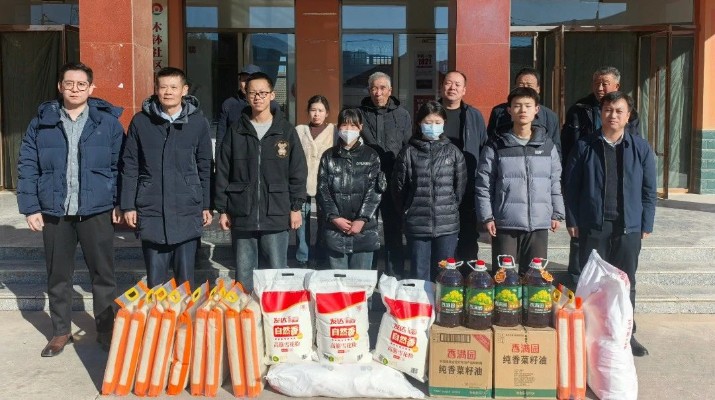 PA视讯开展节前走访结对关爱对象和慰问驻村帮扶干部活动