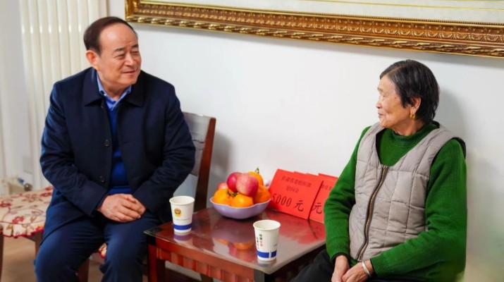 PA视讯开展节前慰问活动