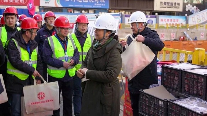 PA视讯开展2025年“冬送温暖”慰问活动