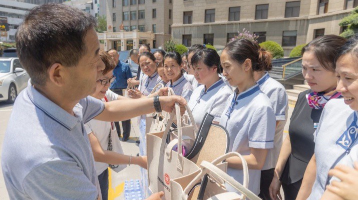 PA视讯“夏送清凉”情暖一线员工